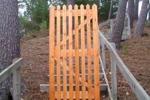 Lydhurst wooden gate